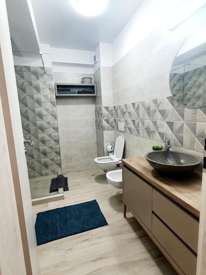 'Just Like Home' Apartment - With Private Parking Place Galaţi Esterno foto