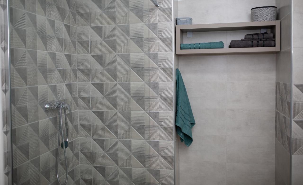 'Just Like Home' Apartment - With Private Parking Place Galaţi Esterno foto