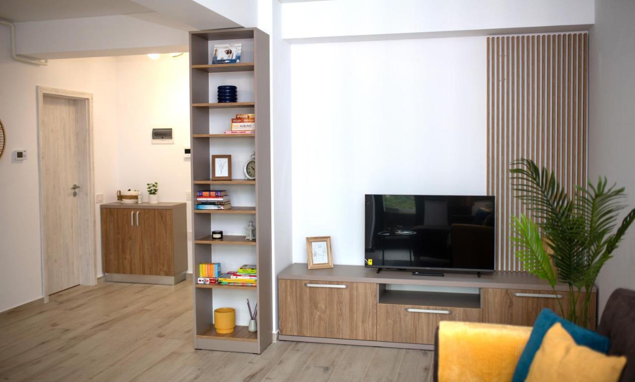 'Just Like Home' Apartment - With Private Parking Place Galaţi Esterno foto