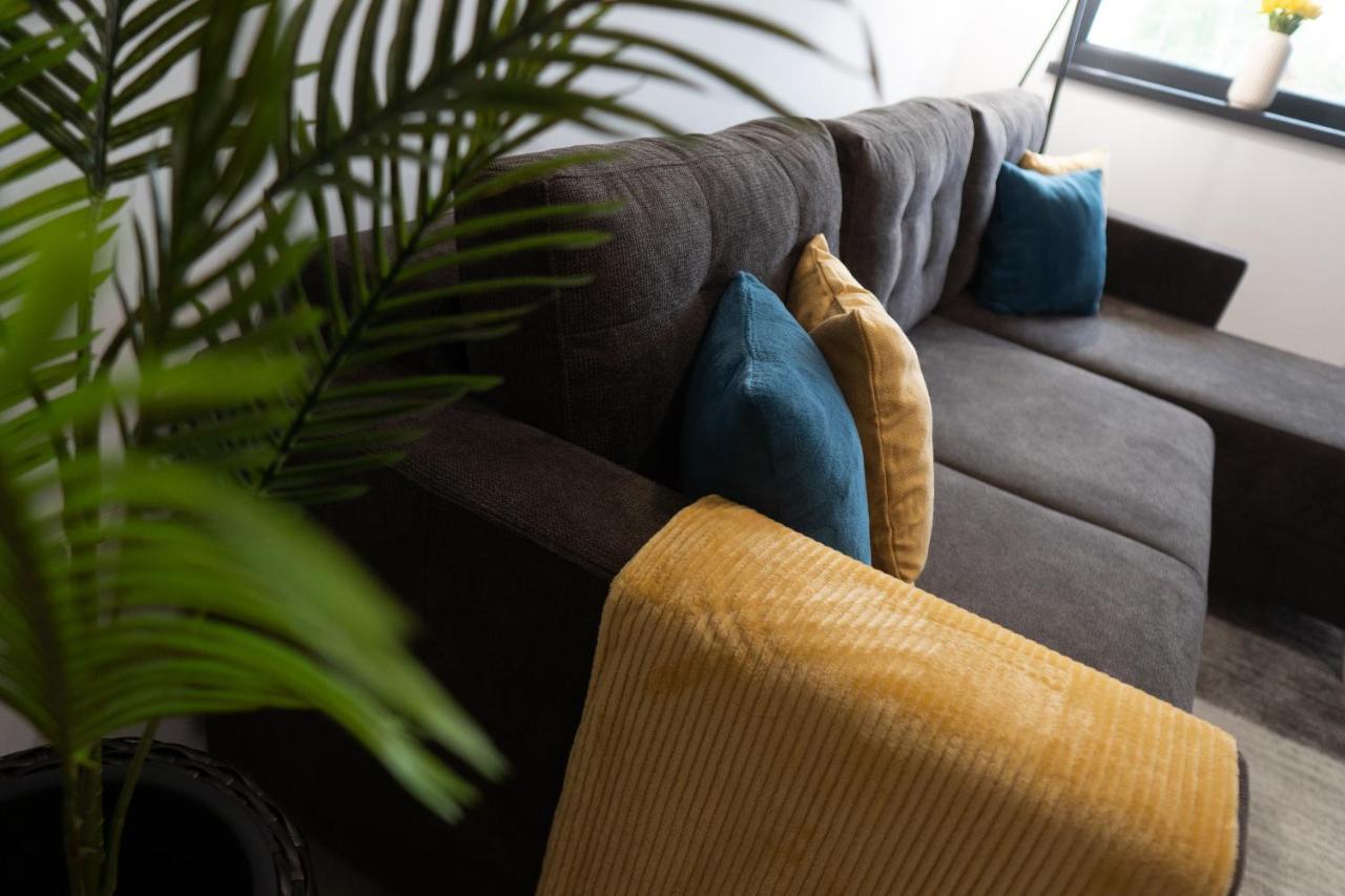 'Just Like Home' Apartment - With Private Parking Place Galaţi Esterno foto