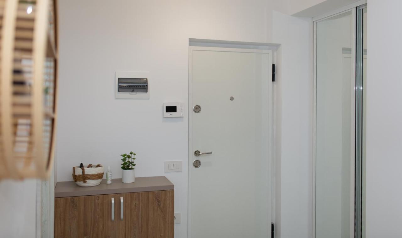 'Just Like Home' Apartment - With Private Parking Place Galaţi Esterno foto